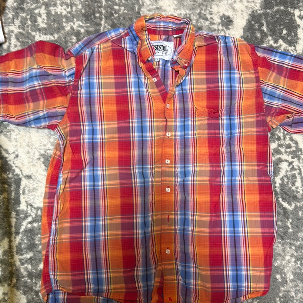 Men’s shirt sleeve button up shirt